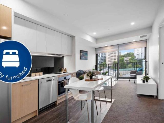 Modern One Bedroom with Study