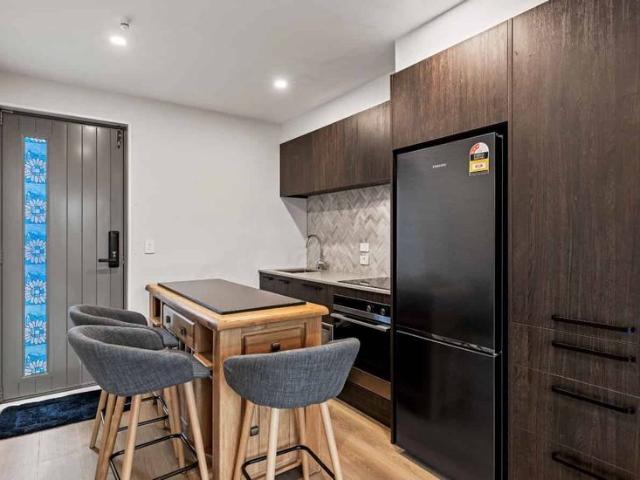 Modern one bedroom townhouse in a great location!