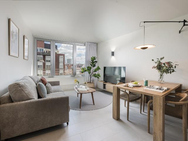 Modern outward facing one bedroom apartment