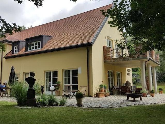 Modern & lovely home in Haimhausen in historical building next to Castle and international School
