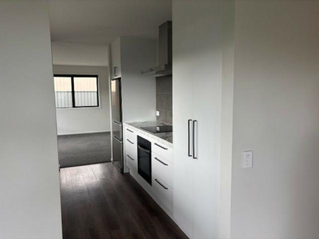 MODERN LOW MAINTENANCE LIVING