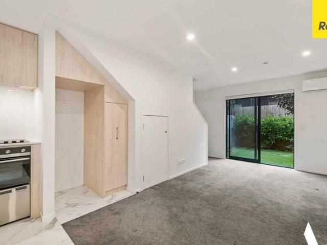 Modern, Low Maintenance Living in a Prime Peninsula Location