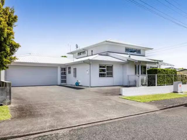 MODERN LOCK AND LEAVE – First National Real Estate