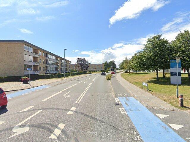 Modern Lejlighed med Lys og Komfort