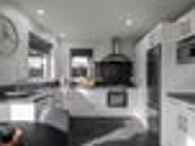 Modern Living, Central Location