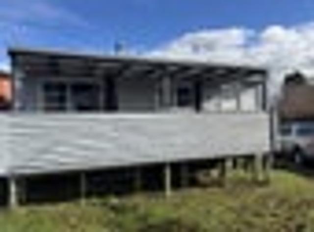 MODERN LIVING CLOSE TO TOWN & ADVENTURE