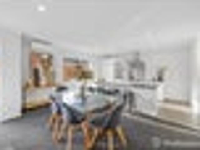 MODERN LIVING, DOUBLE GARAGE, MOTIVATED VENDORS