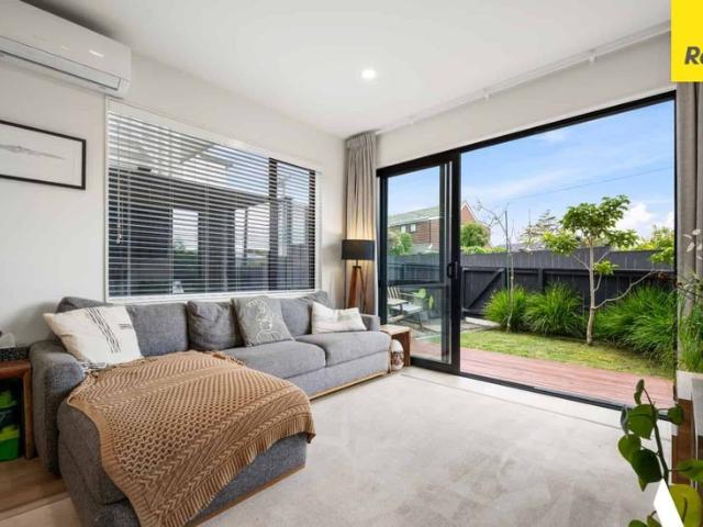 Modern Living in the Heart of Te Atatu South