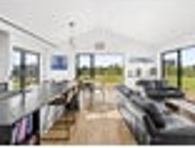 Modern Living, Remarkable Views