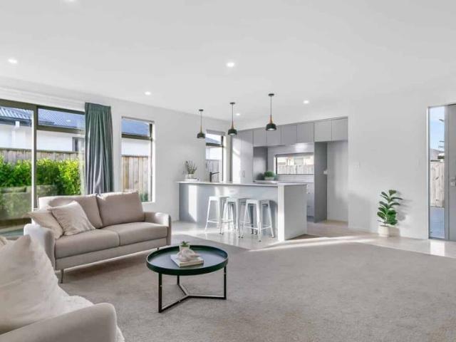 MODERN LIVING