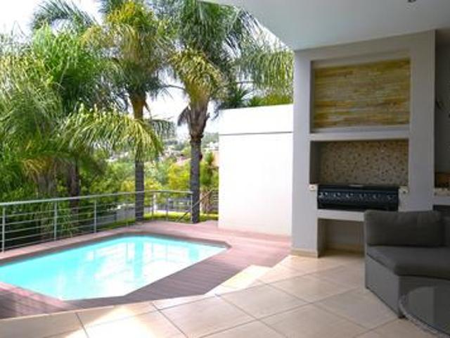 modern, light, open plan, lots of sp.