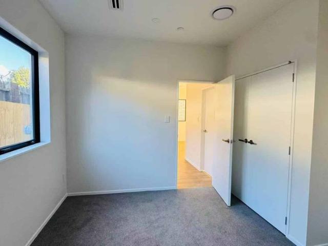 Modern Luxury Living – Brand New 5 Bedroom, 5.