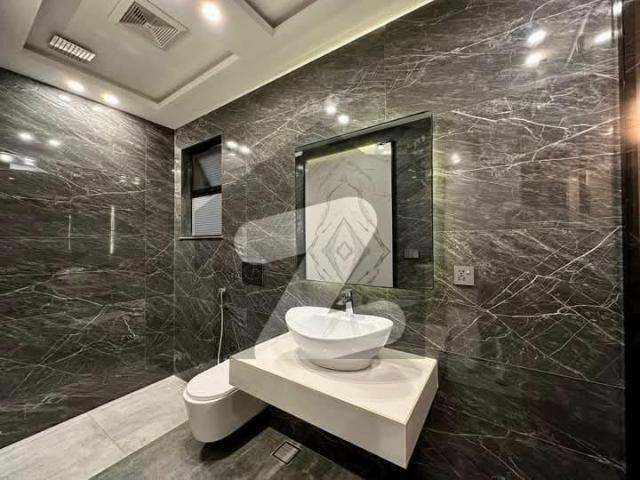Modern Luxury & Prime Location: 8 Marla Designer Villa in DHA 9 Town