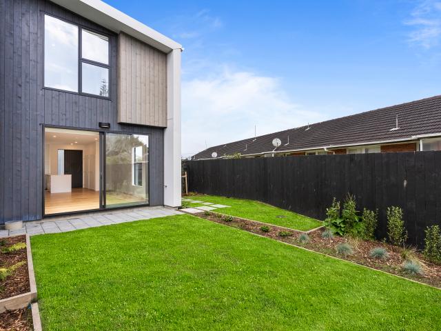 Modern Luxury | Unbeatable Location 10/82 East Coast Road Milford, Auckland