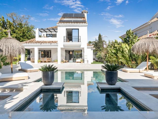 Modern Luxury Villa in Parcelas Del Golf