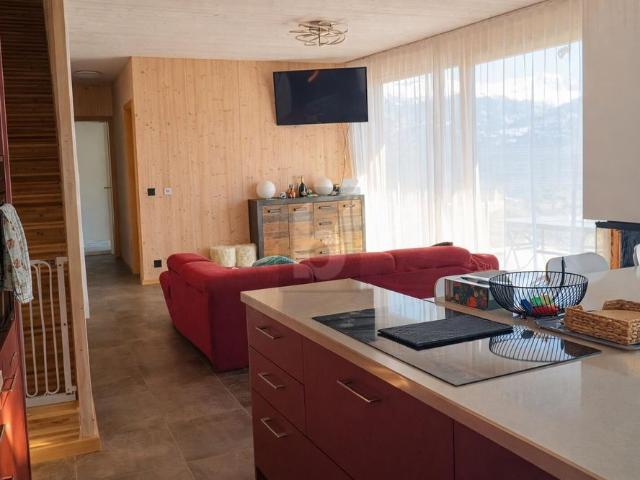 MODERN, LUMINOUS & WITH PANORAMIC VIEW