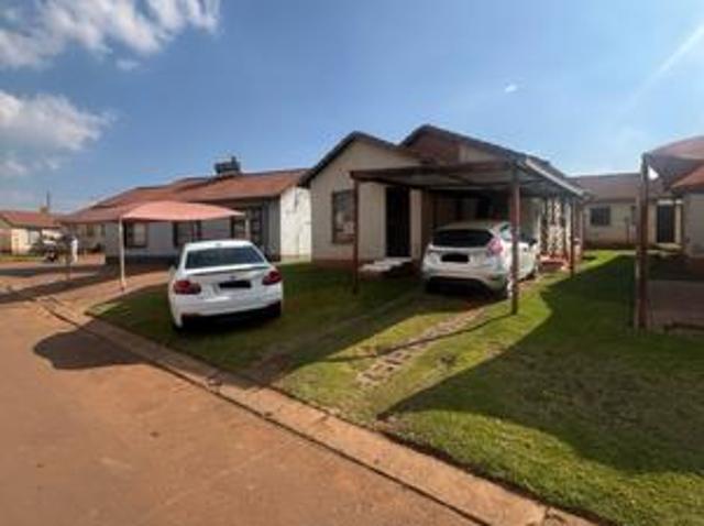 modern move in ready 3 bedroom famil.