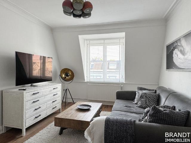 Top modern möblierte 2 Zi. Wohnung mit 47 m² in einem Jugendstil Altbau im schönen HH Eimsbüttel.