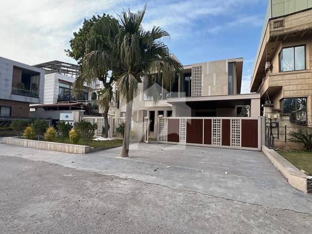 Modern Masterpiece: New 6 Bed Luxury Villa with Pool & Margalla Views