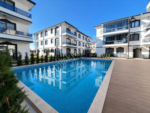 Modern Mimari lüks Ve Konforlu havuzlu Özel Site İçi Daireler!