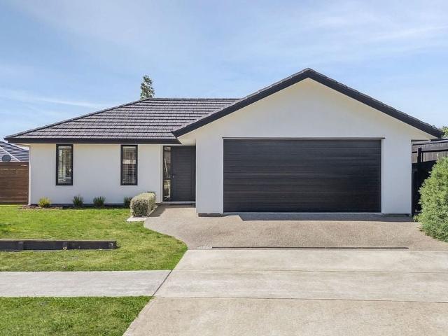 Modern Nayland Home 3BR, 2BA with Deck!