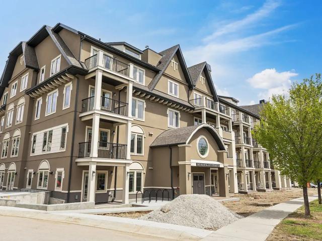 Top Floor 1 Bedroom Condo in Mahogany – Immediate Possession Available