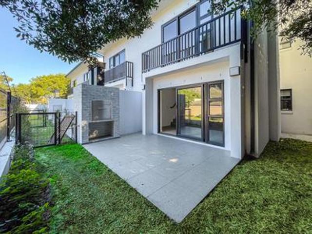 modern newly built 3 bedroom townhou.