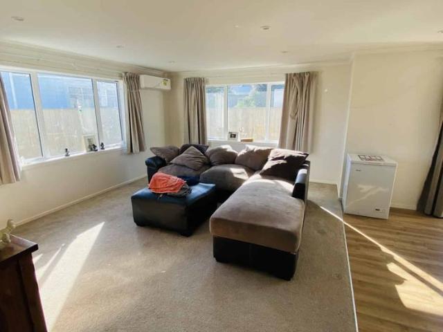 Modern Near New 3 Bedroom Home