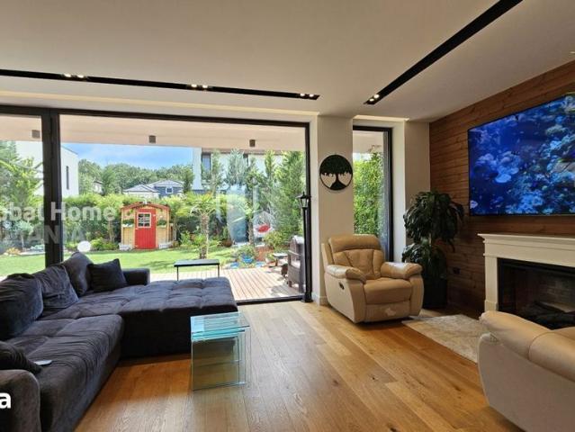 Modern Smart Villa 153 Sqm | 4 Rooms + 2 Parking | Tunari Amber Gard
