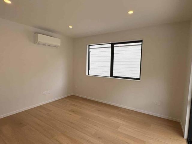 Modern & Sophisticated Literally New 3 Bedroom.