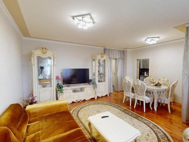 Modern saniert: 3 Zimmer Wohnung mit Balkon & Tiefgaragenplatz