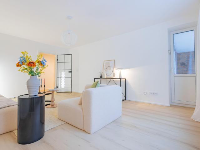 Modern sanierte, sehr ruhige und helle 4 Zimmer Wohnung provisionsfrei
