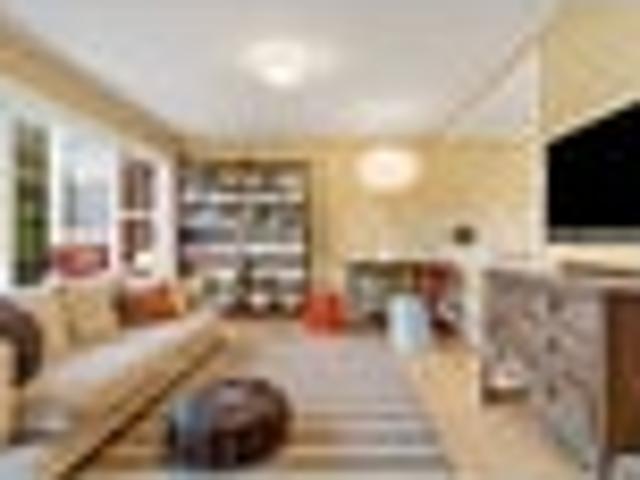 MODERN SINGLE LEVEL & MOVE IN READY!