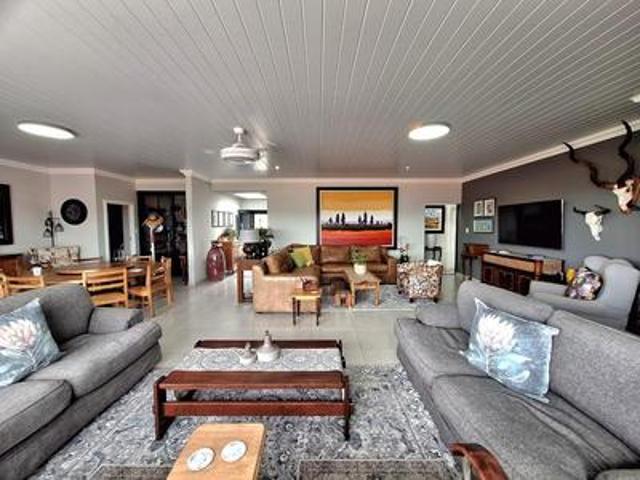 modern single level home on the mar.