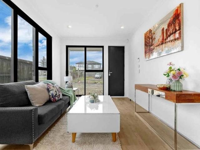 Modern, Spacious 3 Bedroom Home with Garage –.