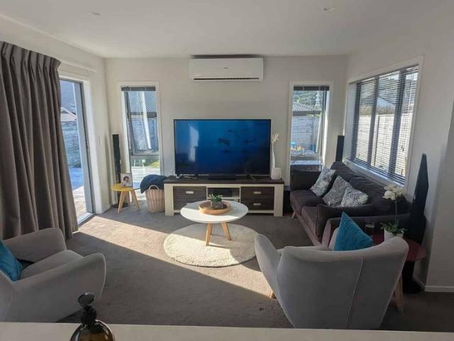 Modern & Spacious 4 Bedroom 2 Bath Family Home