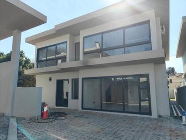 modern, spacious cluster home in hou.