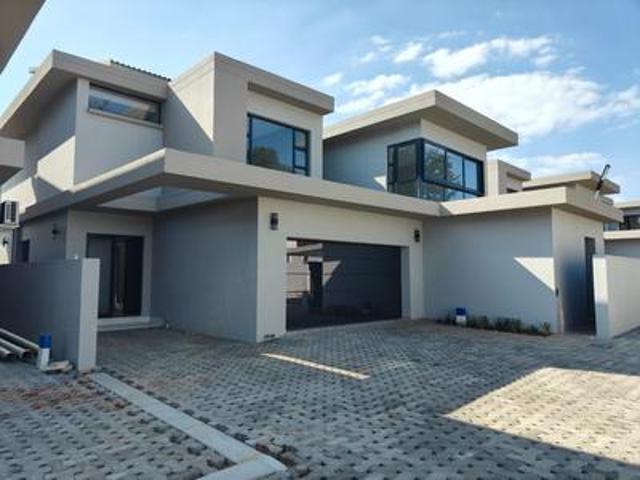 modern, spacious cluster home in houghton