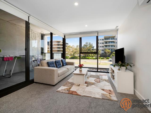 Modern & Spacious Level 1 Apartment in the Town Centre !