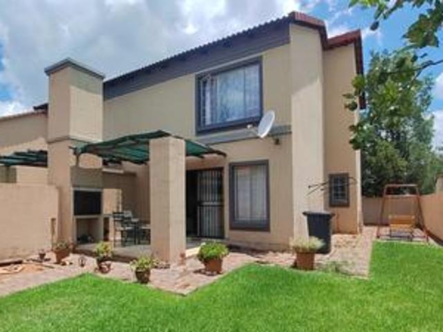 modern & spacious duplex in a secure.