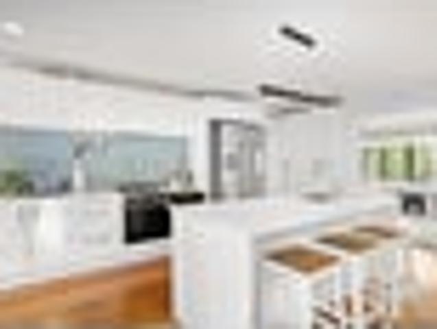 MODERN SPACIOUS FAMILY HOME