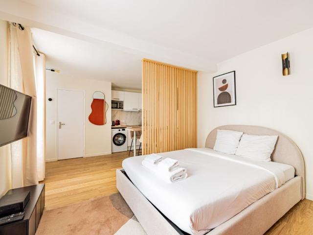 Modern Studio opposite Grande Epicerie near Luxembourg Garden, Paris Amsterdam Apartments for Rent