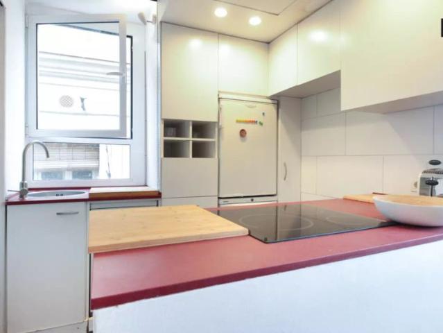 Modern studio apartment with AC for rent near Metro in historic Barri Gòtic