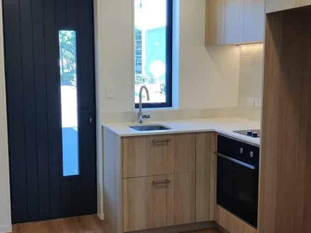 Modern Studio Unit in Ellerslie