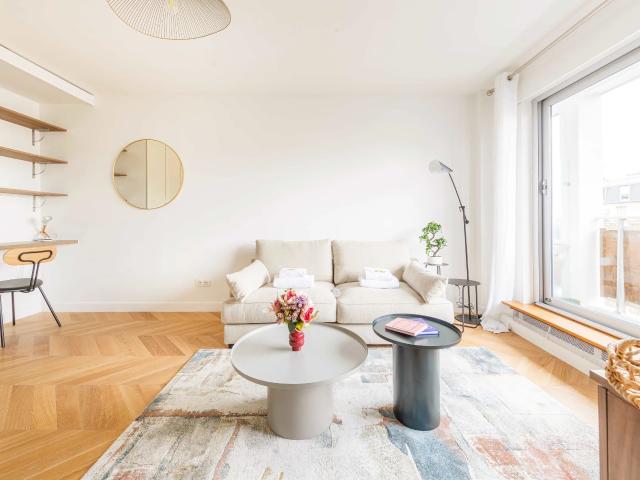 Modern Studio with Balcony in the12th District Perfect for a Relaxing Stay in Paris!