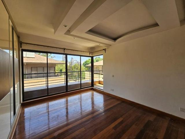 Modern & stunning 5 bedrooms townhouse all ensuite plus dsq for sale in lavington