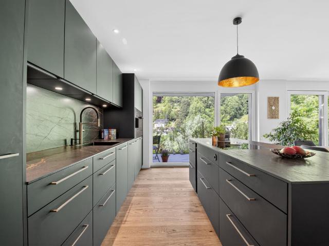 Modern. Stilvoll. Neuwertig. 3.5 Zimmerwohnung mit Gartensitzplatz