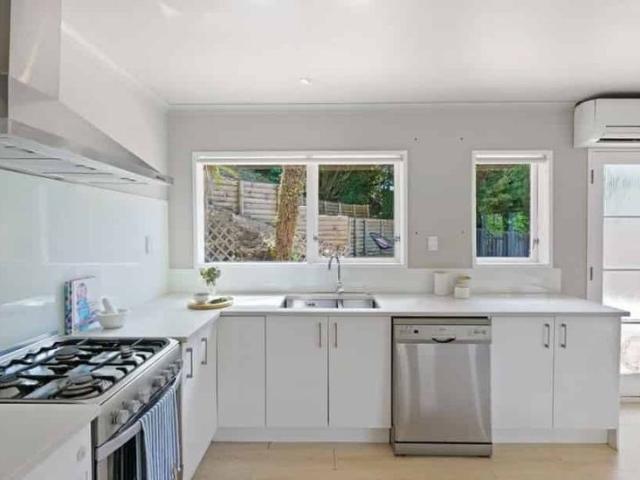 Modern, Sunny, Karori Living