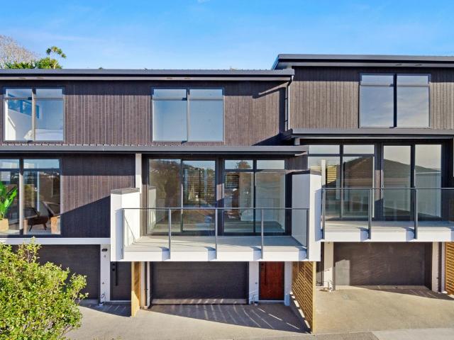 Modern Sunny Home 7/37 Woodland Road, Johnsonville