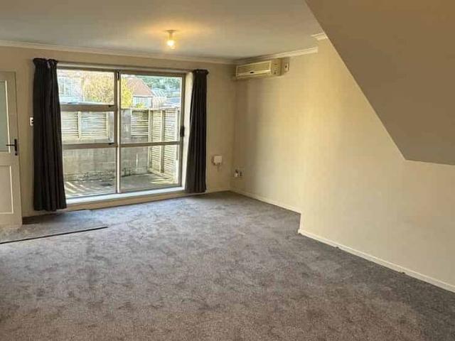 Modern, Sunny One Bedroom Home, Fully Insulated